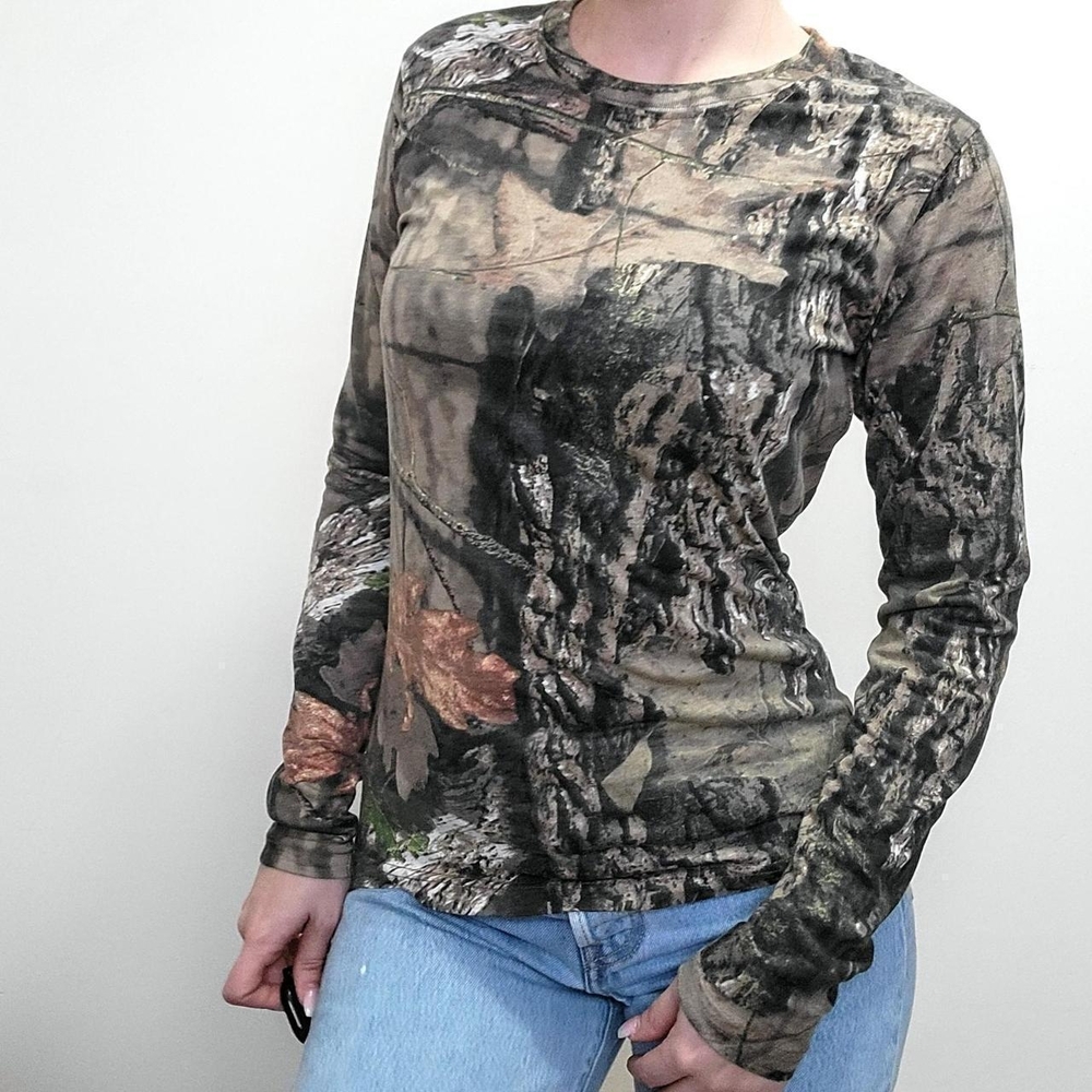 Early 2000s / Y2K camouflage Mossy Oak long sleeve shirt